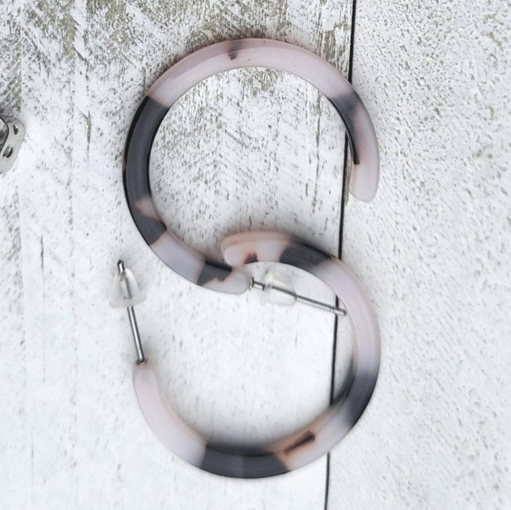 Tortoise Shell Hoops - Picture 5 of 12